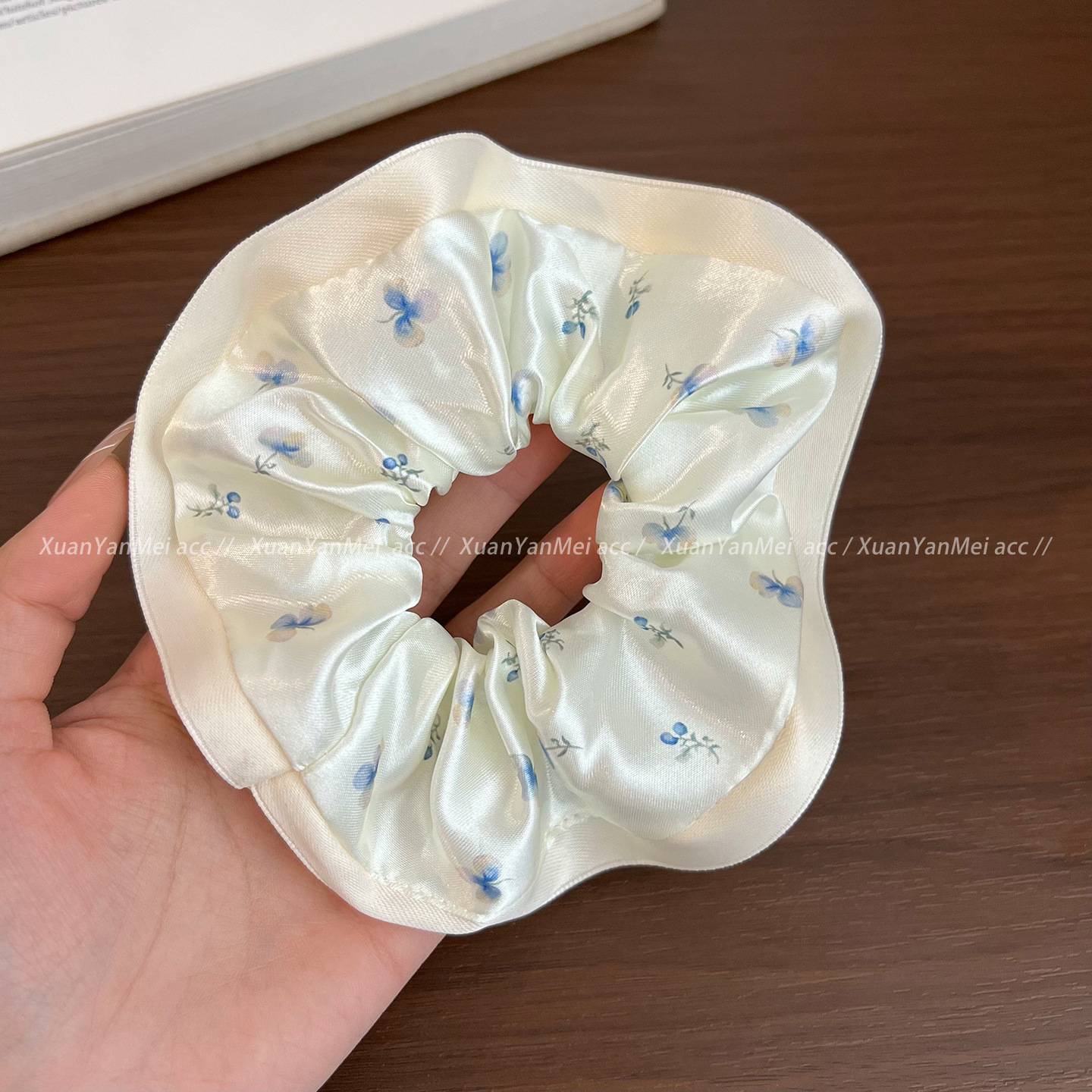 파란색 은방울꽃 실크 원단