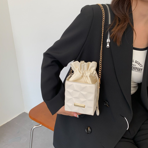 Lifestyle Women's Bag  Summer Fresh and Retro Crossbody Bag Elegant and Beautiful Fashion Shoulder and Crossbody Bag