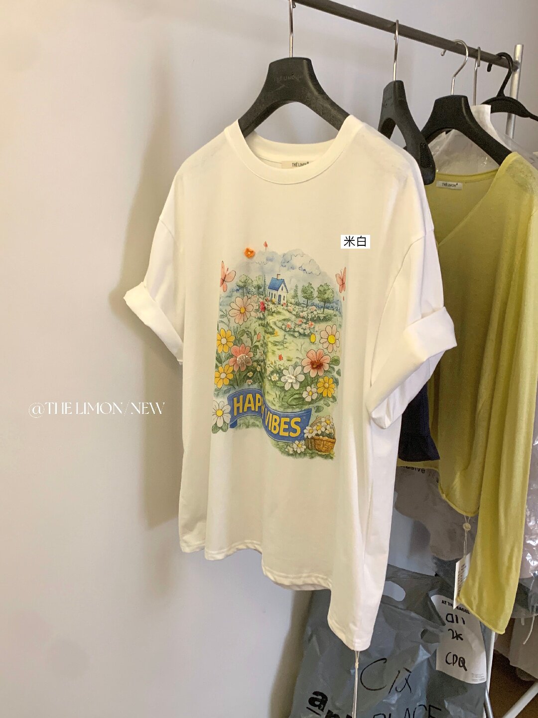 Áo thun nữ cổ tròn in họa tiết hoa vườn hè, tay ngắn, form rộng phong cách Hàn Quốc — trắng ngà chi tiết 2