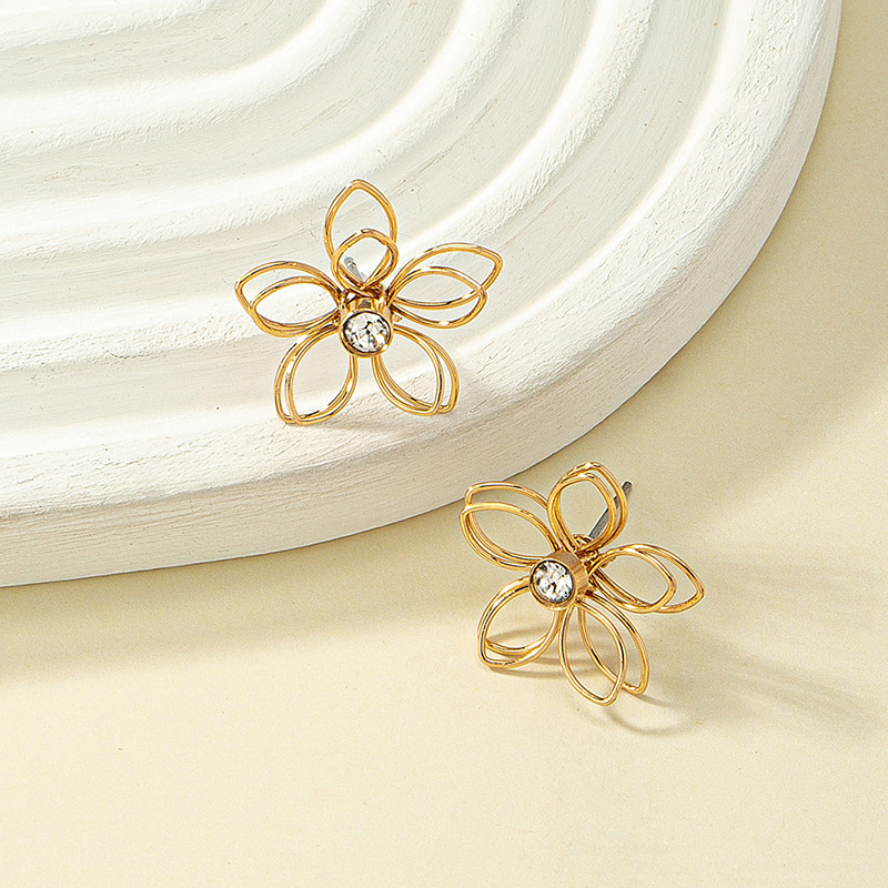Iron Ear Needle Material Golden Plated Plating Material Sweet Simple Style Flower Metal Plating Hollow Out Inlay Zircon Women's Ear Studs