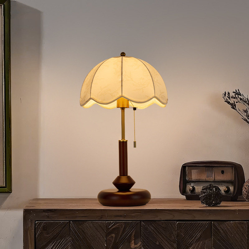 Lámpara de mesa de estilo retro francés de mediados de siglo, nueva lámpara de noche de estilo americano para dormitorio, accesorios de iluminación de alta gama para sala de estar L535, 2026