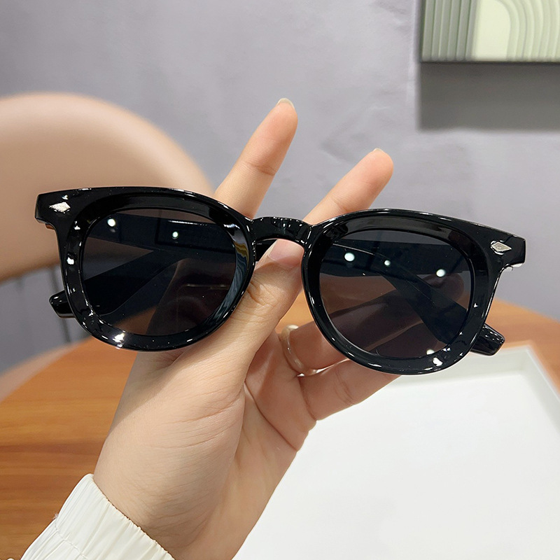 블랙 프레임 그레이 필름