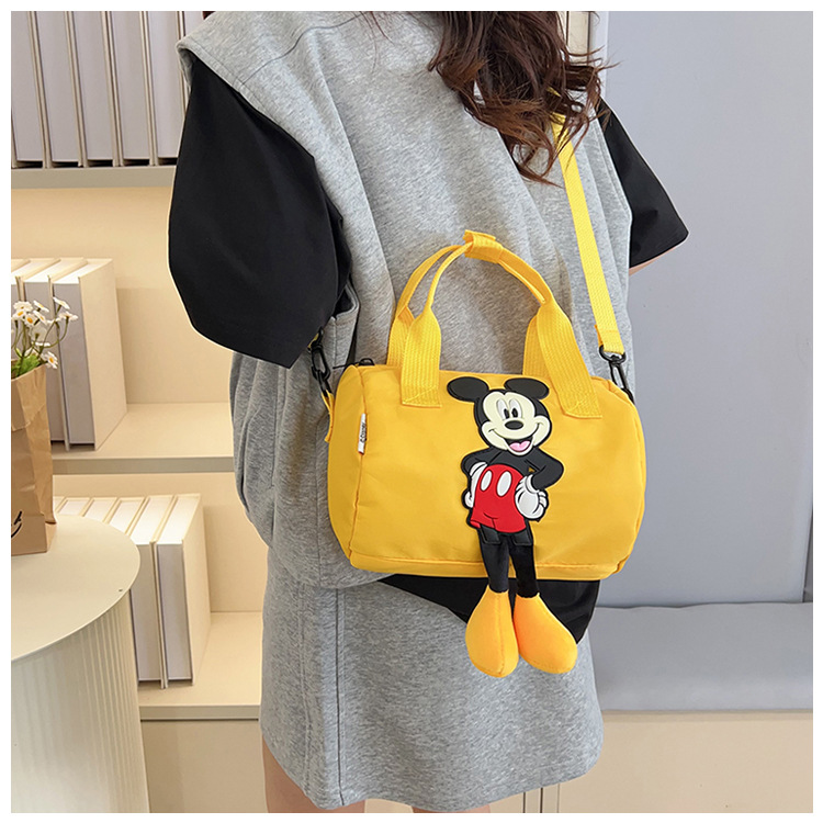 The 2021 new children's bags feature a cute Mickey Mouse pattern bowling bag for girls and a fashionable hand-held shoulder bag undefined
