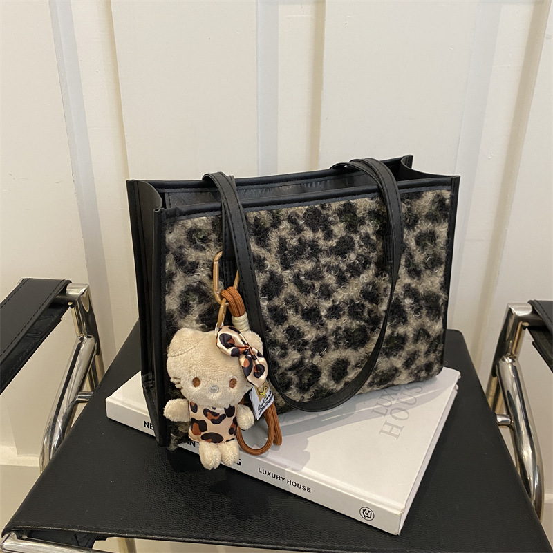 Leopardo tela de peluche bolso de mano para mujeres 2024 otoño nueva moda coreana moda bolso de hombro relajado bolso axilar
