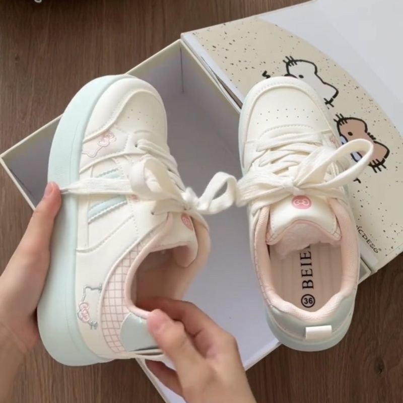 Campus de viento fresco con suela gruesa zapatos blancos de otoño 2025 nicho de diseño zapatos de skate estudiantes zapatos de moda de mujer en stock