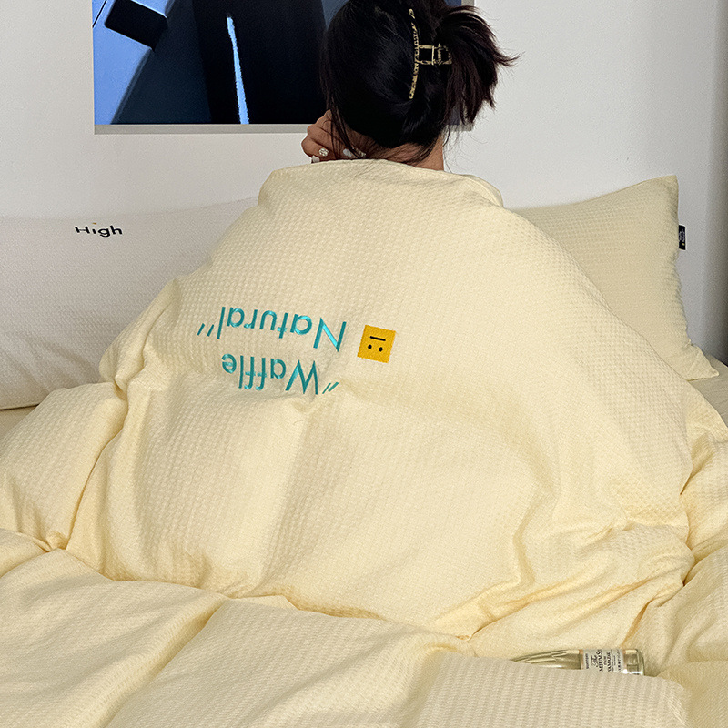 Estilo de clase A algodón waffle bordado de cuatro piezas conjunto simple 100 algodón hoja de cama edredón cubierta hoja equipada 4-piezas conjunto lote