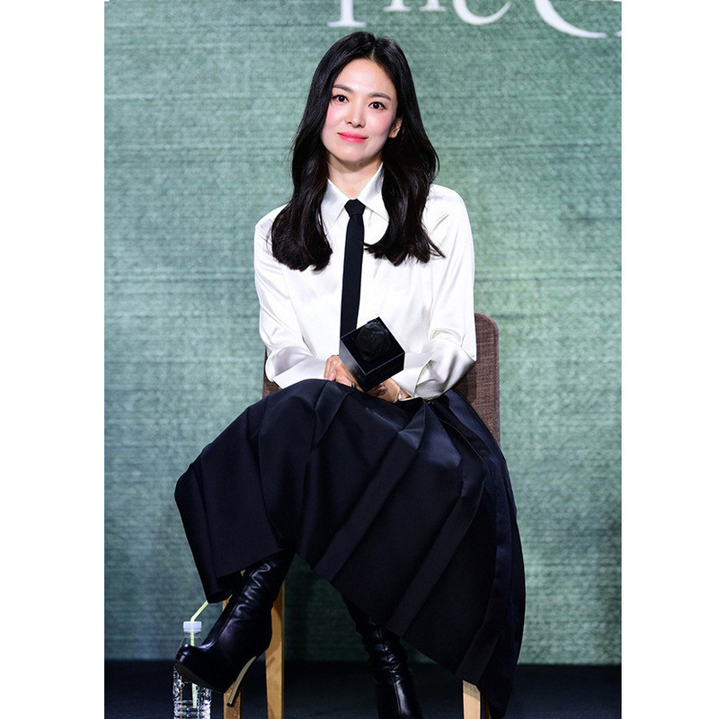 Now the 2026 Spring New Model Korean Designer's Dark Glory Jo Mi-Style College-Style Tie Long-Sleeved Shirt Is Available Now the 2026 Spring New Model Korean Designer's Dark Glory Jo Mi-Style College-Style Tie Long-Sleeved Shirt Is Available