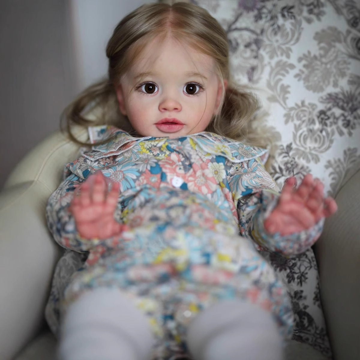 Hilo floral de una pieza de manga larga de 26 pulgadas PIPPA simulación linda muñeca fuente transfronteriza para enviar regalos para niños