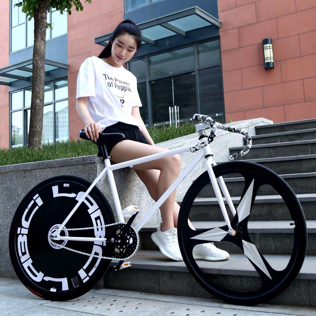 Fixed-Gear Bicycle for Adults and Teenagers, Simple Road Bike with Inverted Brake and Solid Tires