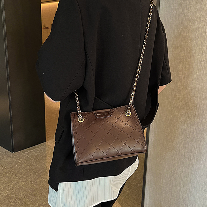 Women Textured Diamond Pattern Shoulder Bag Trendy Crossbody Purse_voghion.com