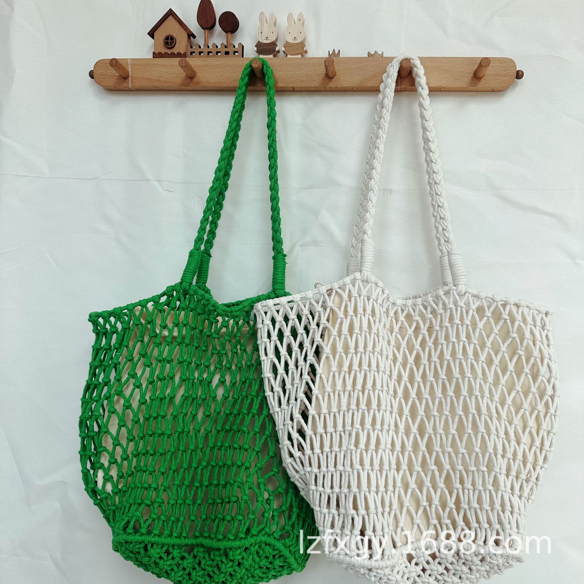 capacious travel bag