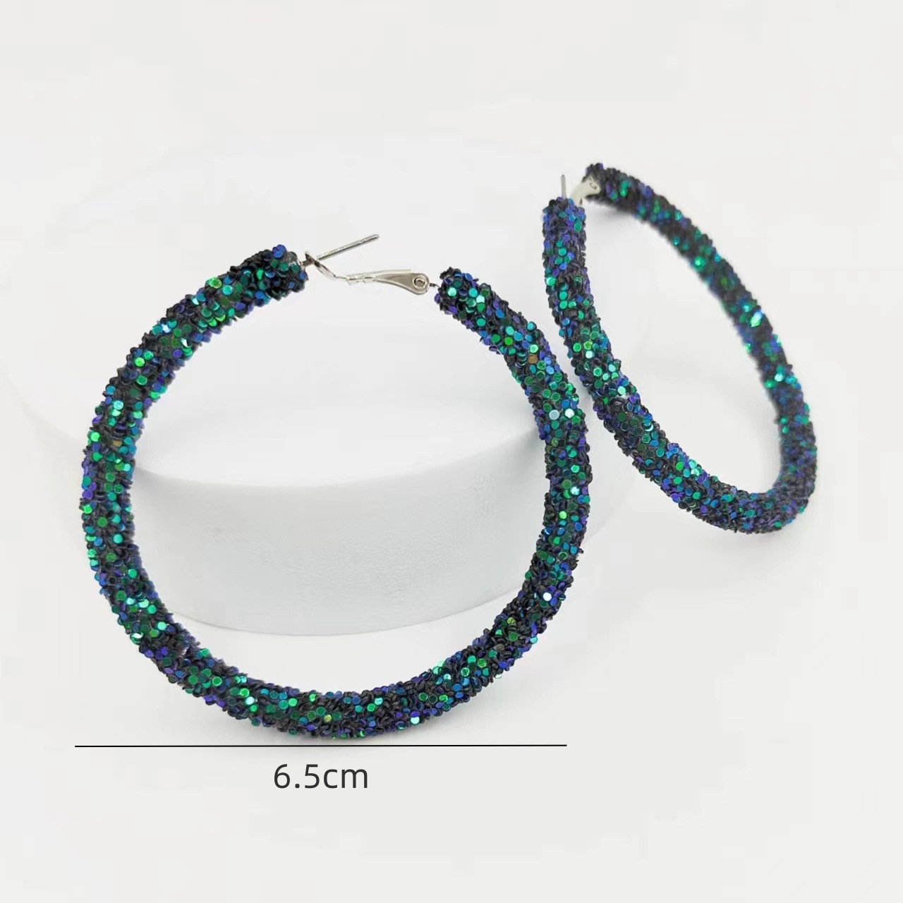 欧米風誇張スパンコール大丸型イヤリング　おしゃれなカラフルスパンコールキャンディーカラー個性派レディースイヤリング