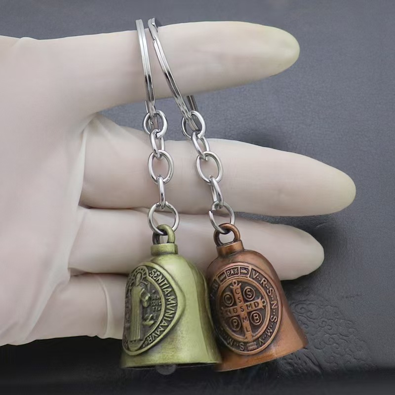 European and American cross-border e-commerce foreign trade supply: metal zinc alloy color-retaining Guada enamel bell keychain accessory