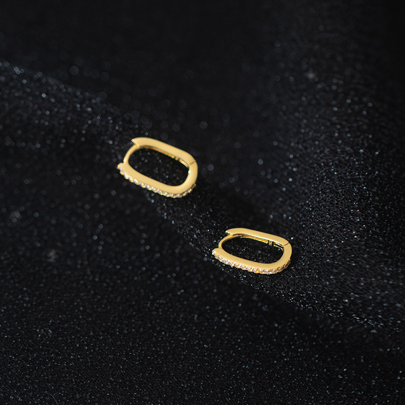 Eloch s925 plata esterlina personalidad europea y americana temperamento simple perforación de fila pequeña fresca pendientes oval M00530