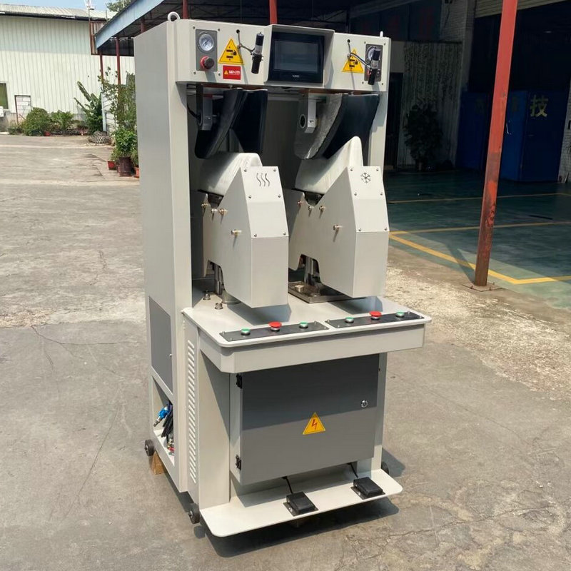 ��Ь��е����ֱ������һ��3Dѥ�涨�ͻ�Ь�涨�ͻ���������