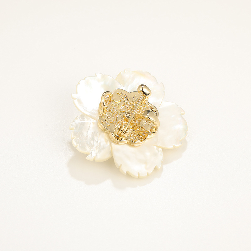 White Color Elegant Flower Copper Plating Inlay Freshwater Pearl Shell Zircon Women's Brooches