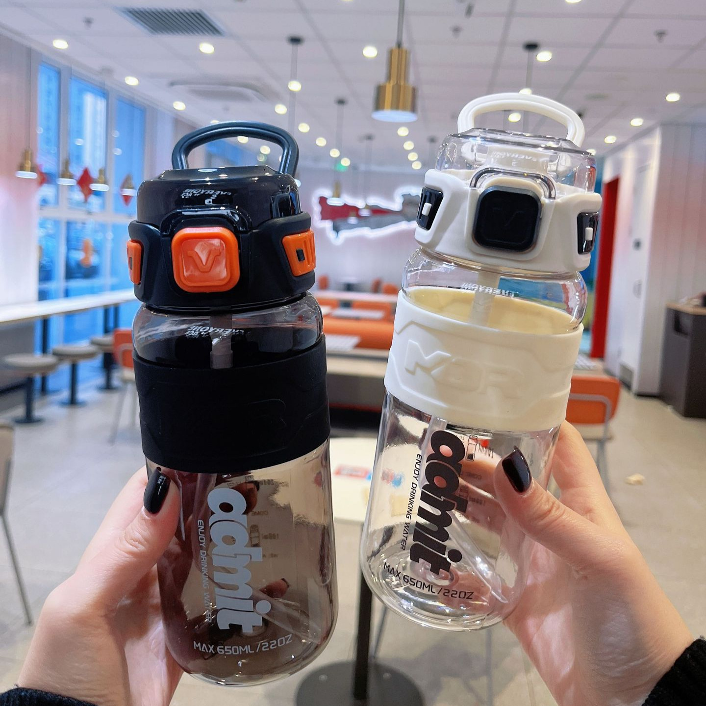 Yitong nuevo producto taza de agua deportiva taza de plástico para niños de gran capacidad botella de fitness portátil para estudiantes de verano resistente a altas temperaturas