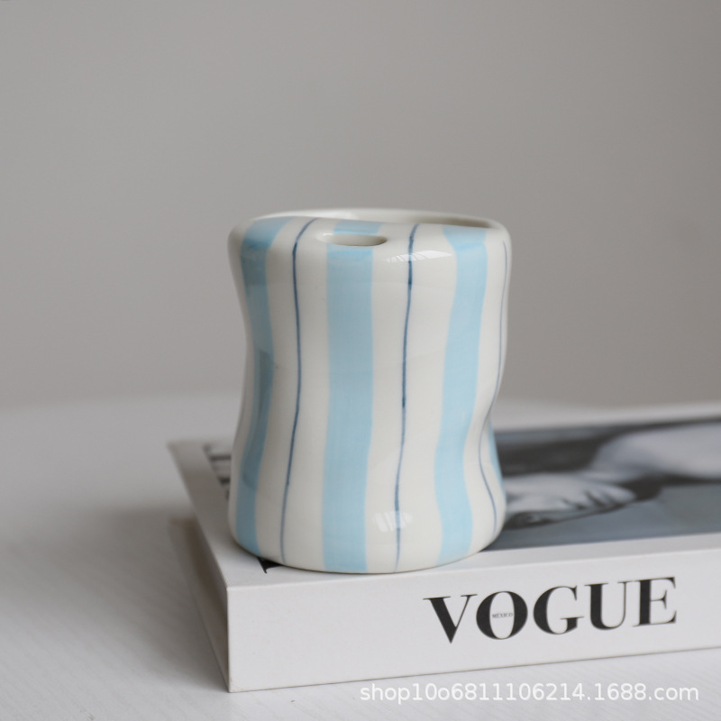 Ventas transfronterizas calientes cerámicas simples tazas de paja de café tazas de agua domésticas tazas de alto valor de cara tazas de rayas coreanas pintadas a mano tazas