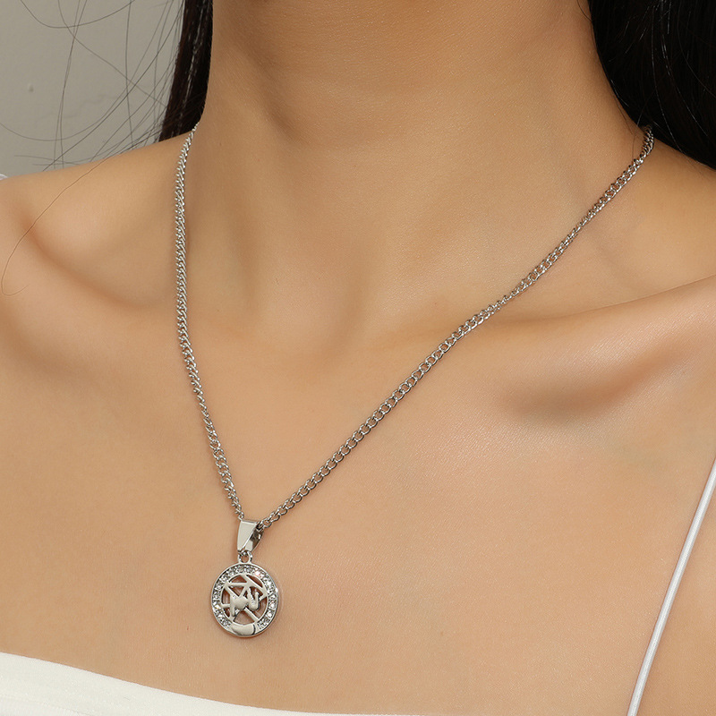 Lettre En Forme De Coeur Multi-partie Soleil Lune Creux Pendentif Titane Acier Collier Hommes Et Femmes Couple Collier Paire Croix-frontière Nouvelle Arrivée display picture 5