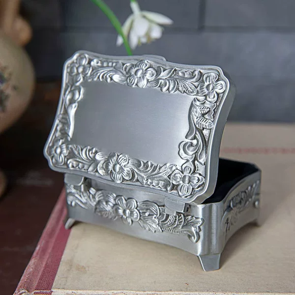 Metal Creative Retro Jewelry Box High-End Jewelry Box European Zinc Alloy Desktop Jewelry Storage Box Embossed Gift