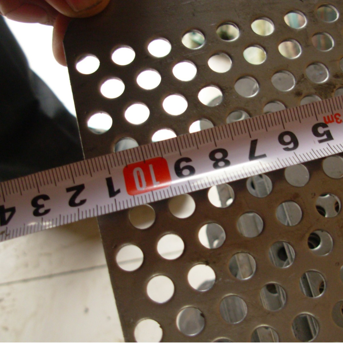 冲孔音响网耳机网制造商，根据需求打造不同形状的冲孔网冲孔筛板