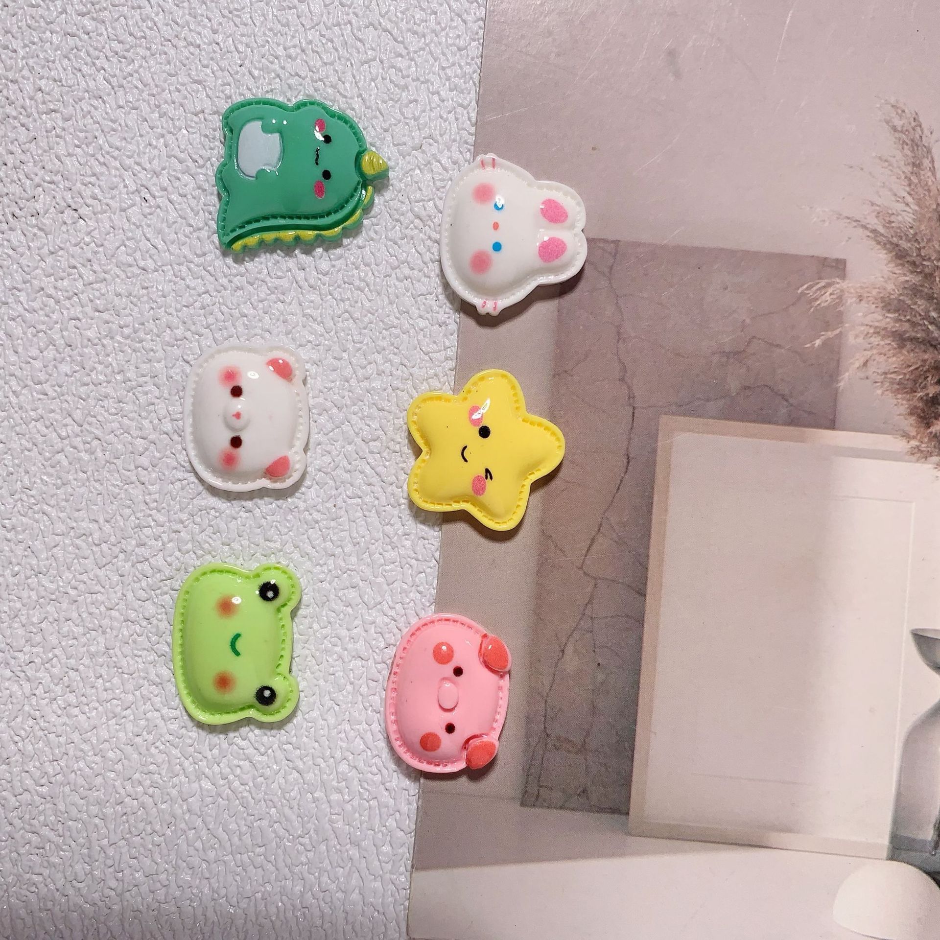 Nuevos dibujos animados emoticones de animales diy accesorios de resina crema pegamento para el cabello clips de cabello agujero de la carcasa del teléfono móvil parches de hebilla de zapatos