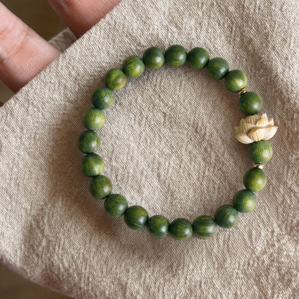 8MM绿檀莲花手串 / 纯天然