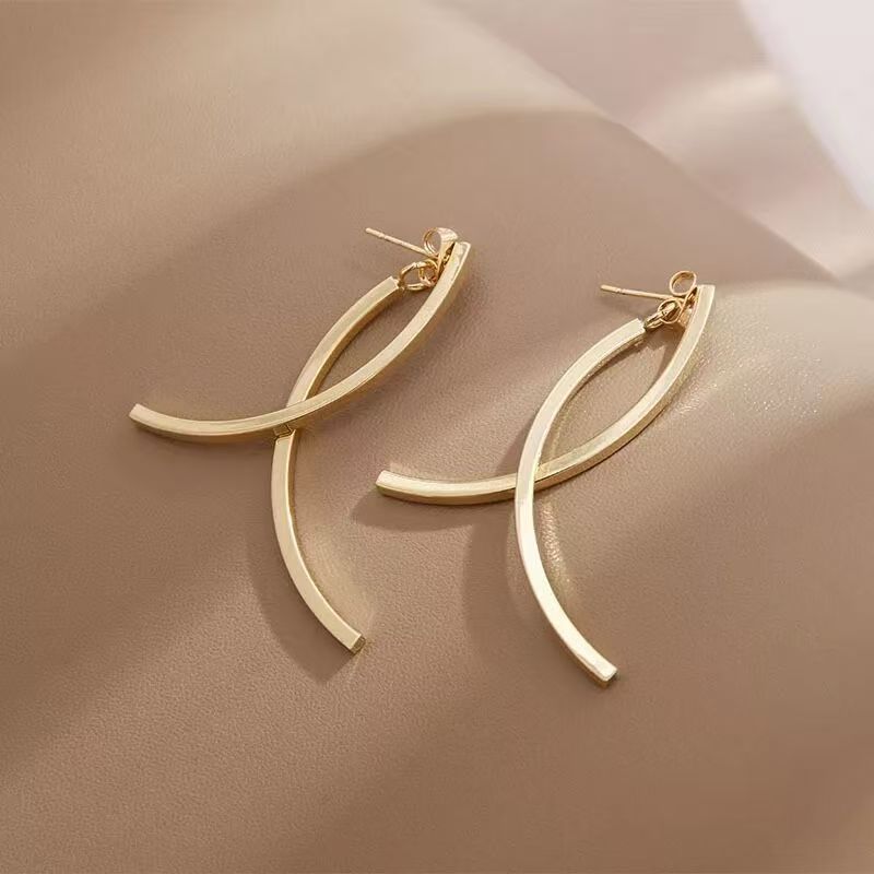 Geometric Earrings Niche Design High-End Cold Style Gold Earrings Feminine Simple Asymmetrical Line Earrings