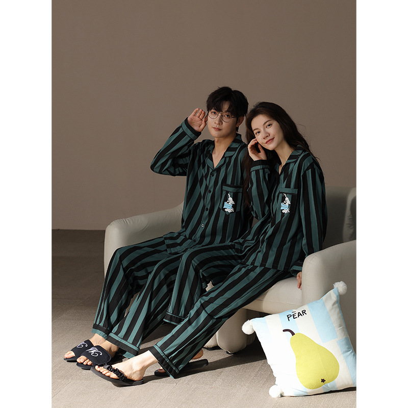 봄과 가을 순면 가디건 스트라이프 긴팔 십대 여성을 위한 새로운 커플 잠옷은 집 밖에서도 입을 수 있습니다.