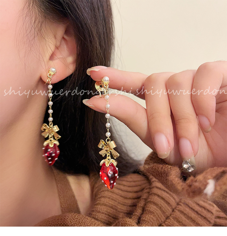 11g Weight Alloy Ear Needle Material 1 Pair Cute Retro Lady Candy Strawberry Alloy Pearl Women's Drop Earrings Ear Cuffs Earrings