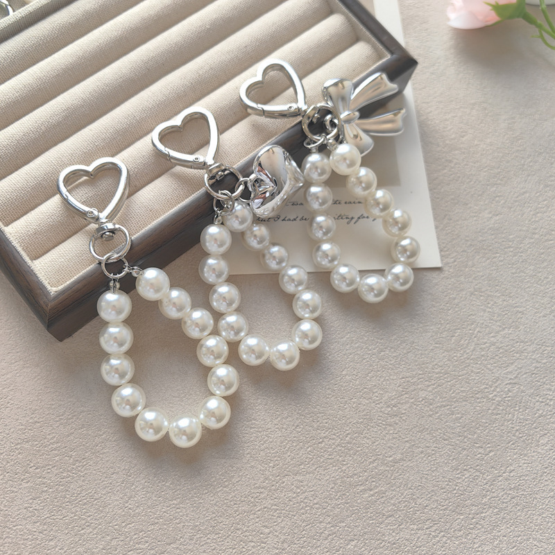 Japanese and Korean Pearl Keychain Bag Pendant Sweet Creative Heart Bow Personalized Versatile Accessory Beaded Bag Charm