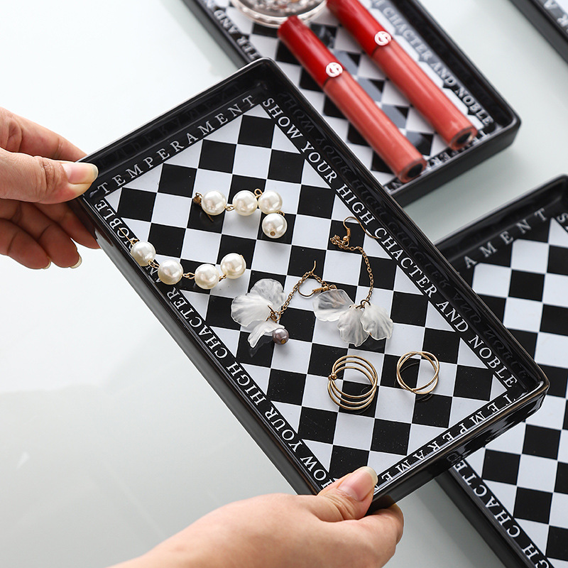 Blanco y negro vintage bandeja de almacenamiento de tablero de ajedrez hogar suministros de baño cosméticos pequeños artículos de joyería bandeja de almacenamiento en el hogar