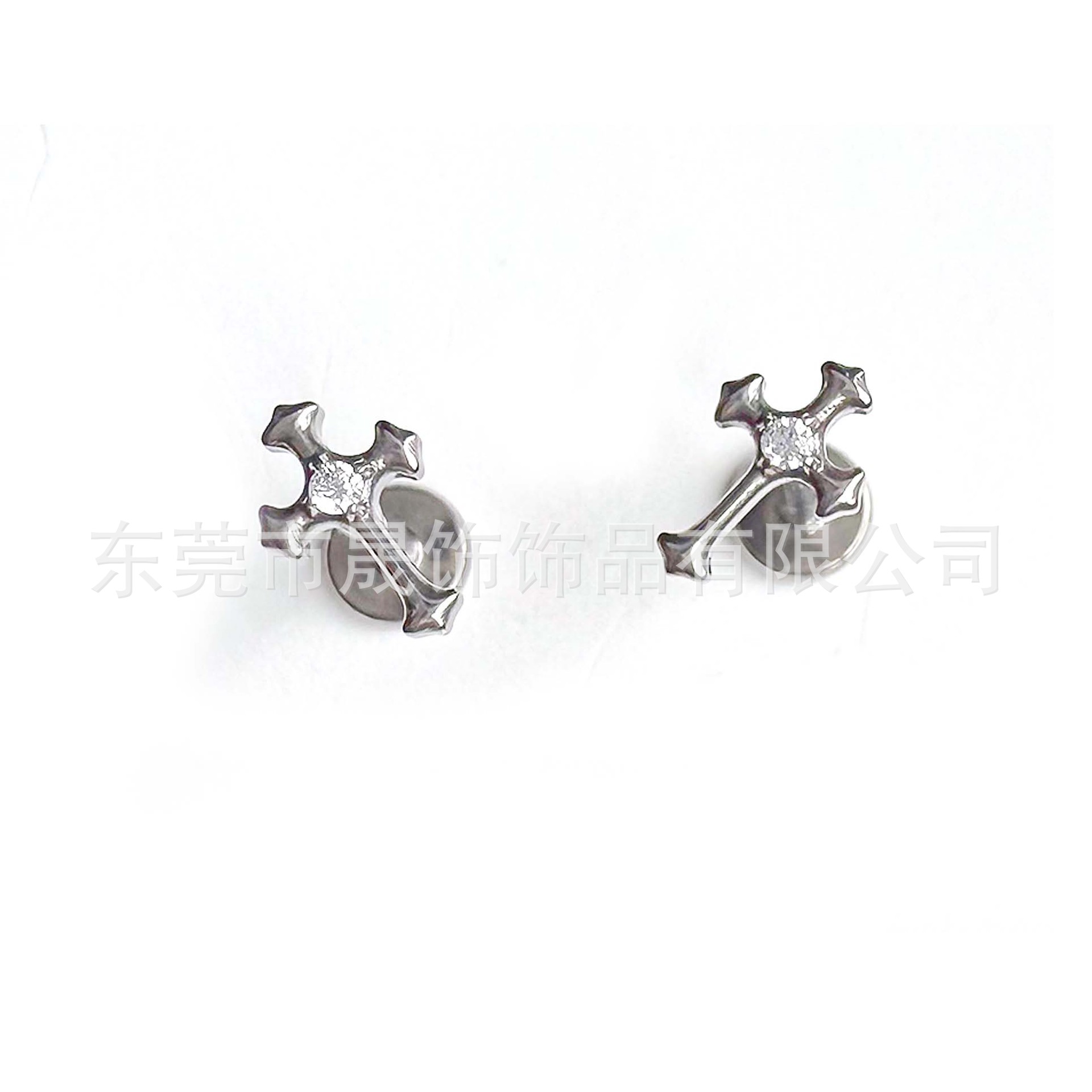 F136钛耳钉朋克十字架镶嵌锆石耳骨钉G23钛合金人体穿刺饰品耳钉