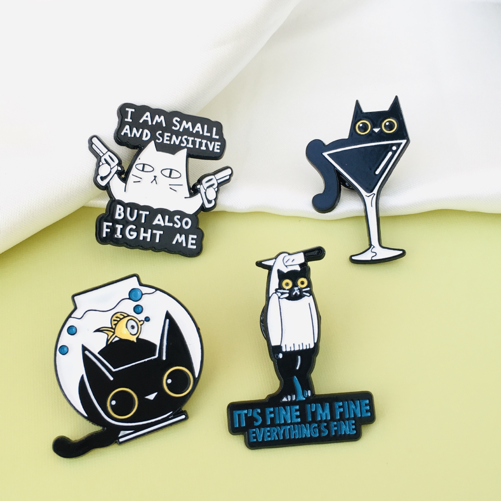 작은 동물 재미있는 어항 고양이 만화 와인잔 고양이 금속 브로치 수출용 의류 장식 액세서리