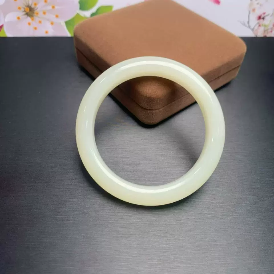 天然新疆和田玉羊脂白手镯女圆条高货玉镯母亲节礼物正品一物一证