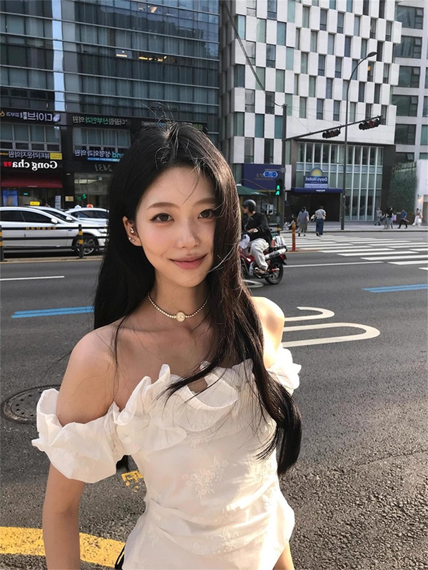 High-End Pure White One-Shoulder Ruffle Lace Design Short-Sleeved Shirt Slim Waist Sweet and Spicy Style Trendy Top High-End Pure White One-Shoulder Ruffle Lace Design Short-Sleeved Shirt Slim Waist Sweet and Spicy Style Trendy Top