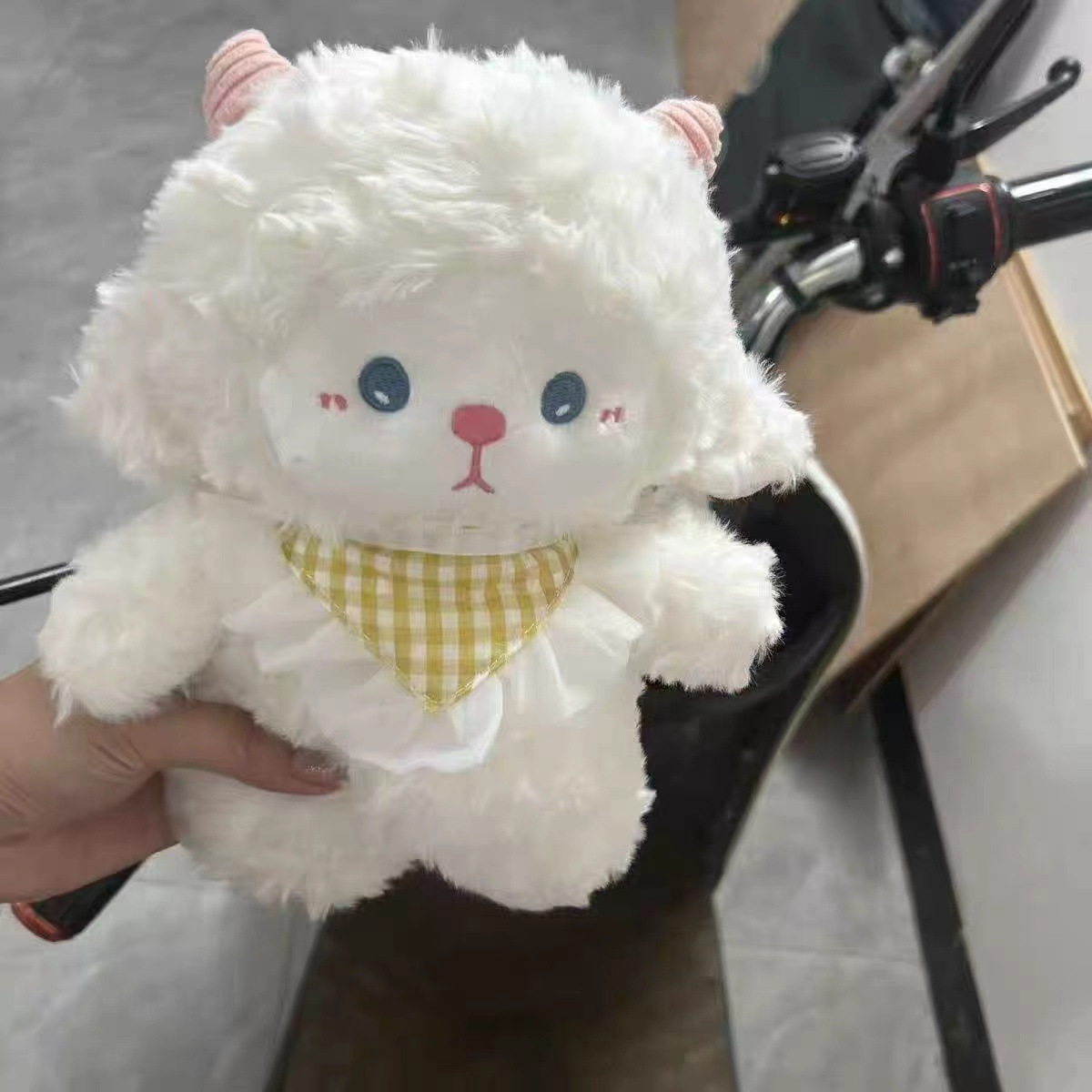 Juguetes de peluche transfronterizos al por mayor dulce flujo nuevo muñeca de tela agarrar muñeca boda arrojar muñeca pequeña lotes