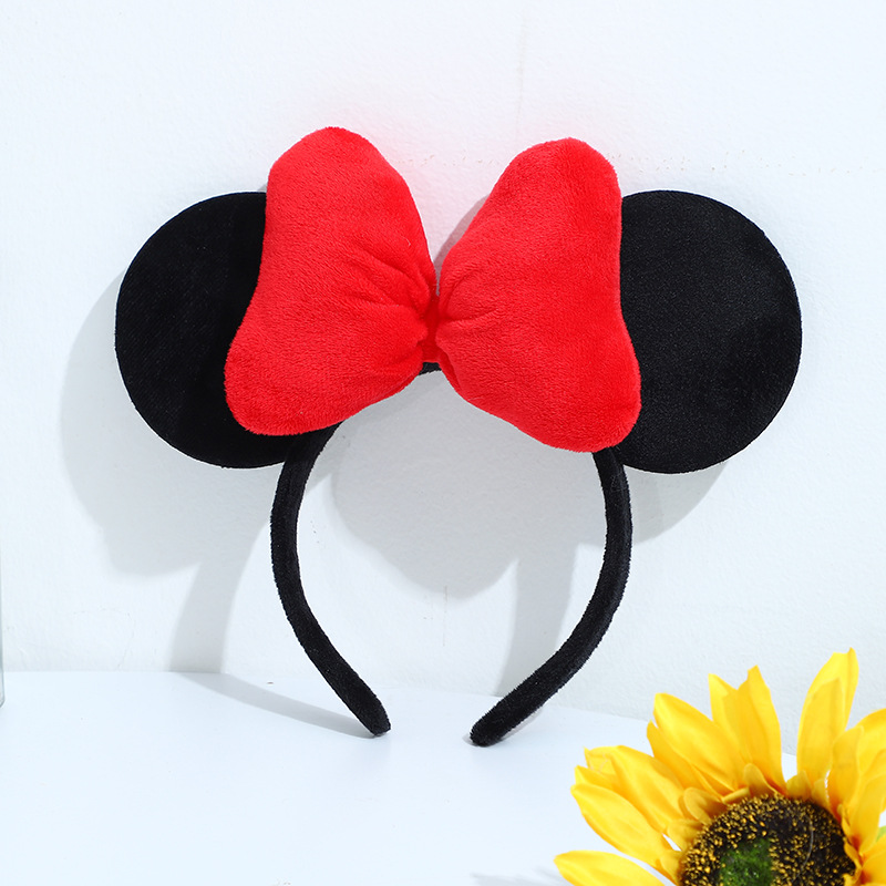 Red hairgrip with bow