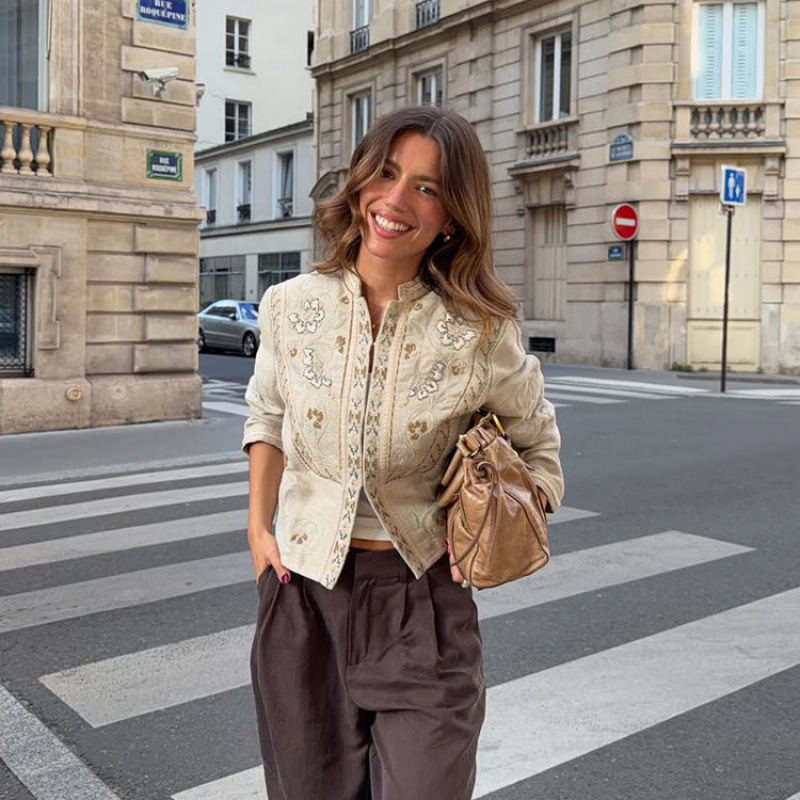 Retro estilo casual bordado impresión corto hombro pequeño abrigo de cuello vertical mujer 2026 nuevo estilo transfronterizo de Europa y América ventas calientes