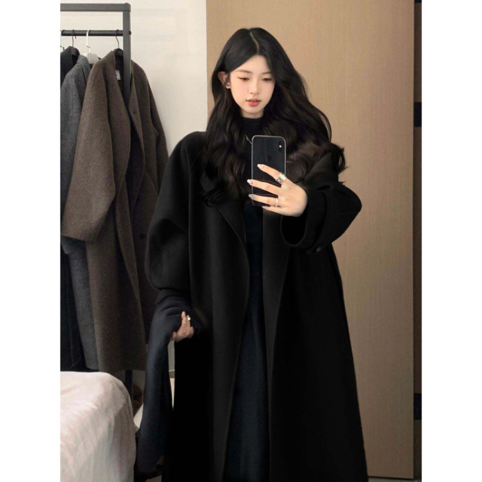 女性のための黒のウールコート2025秋冬の新しいスタイルの雰囲気のウールコート、ハイエンドの小さなミドル丈スタイル