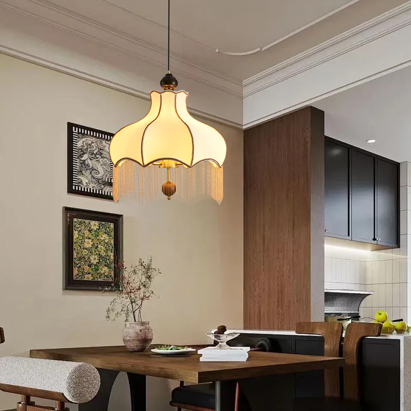 Lámpara del restaurante Tela retro francesa de estilo medieval pétalos de brida alta sensación de la isla de estilo Nanyang bar lámpara de mesa de comedor