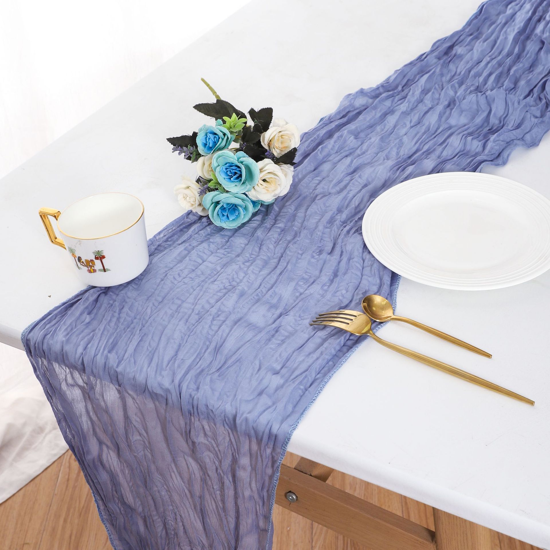 안개가 자욱한 파란색