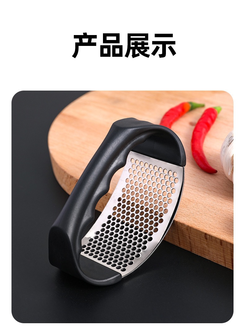 Stainless Steel Garlic Press Manual Ring Crusher Kitchen Mincer 304 Steel Garlic Masher Tool in use