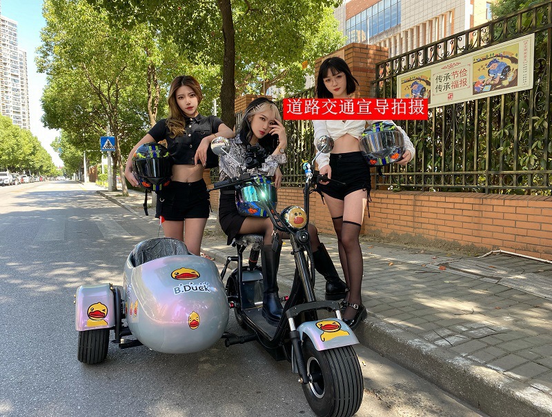 Foreign Trade Motorcycle Helmet with Horns, Full-Face Helmet for Men and Women, Safe for All Seasons, Rider Electric Vehicle Helmet, Dropshipping