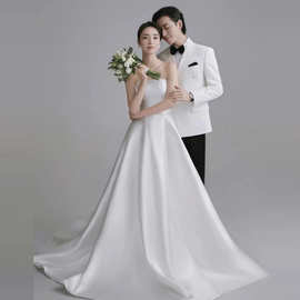 韩式婚纱摄影2024新款新娘简约大气抹胸出门纱缎面迎宾礼服轻婚纱