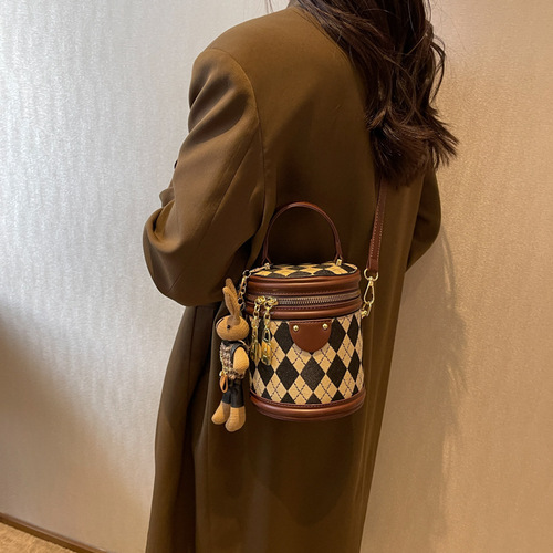 Retro versatile small bag for women  spring new fashion niche crossbody bag texture rhombus portable bucket bag