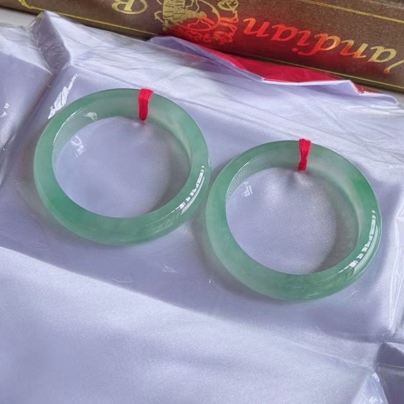 Vòng tay ngọc bích tự nhiên Miến Điện loại A băng băng, đường kính trong 51–64 mm chi tiết 1