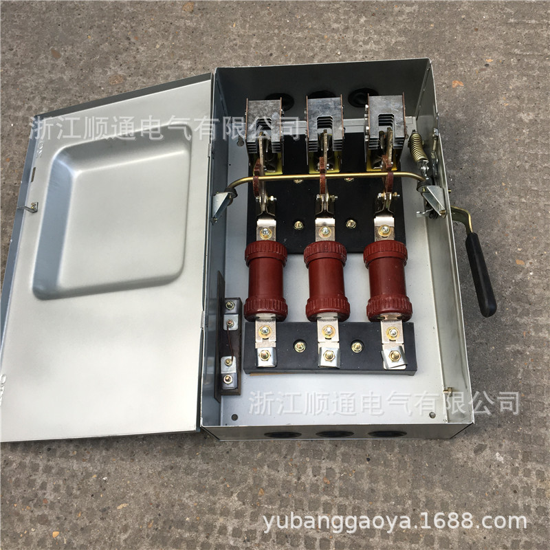 上海长城防雨铁壳开关封闭式负荷开关HH3HH4-60/3 40/3 30/3 20A