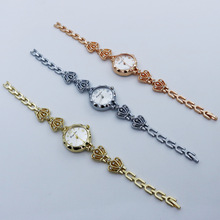 �͹Żʹ����eС�ֱ�Ůʿ�r�b��朱�ŮС�����|ʯӢ�����Q�羳Ů��