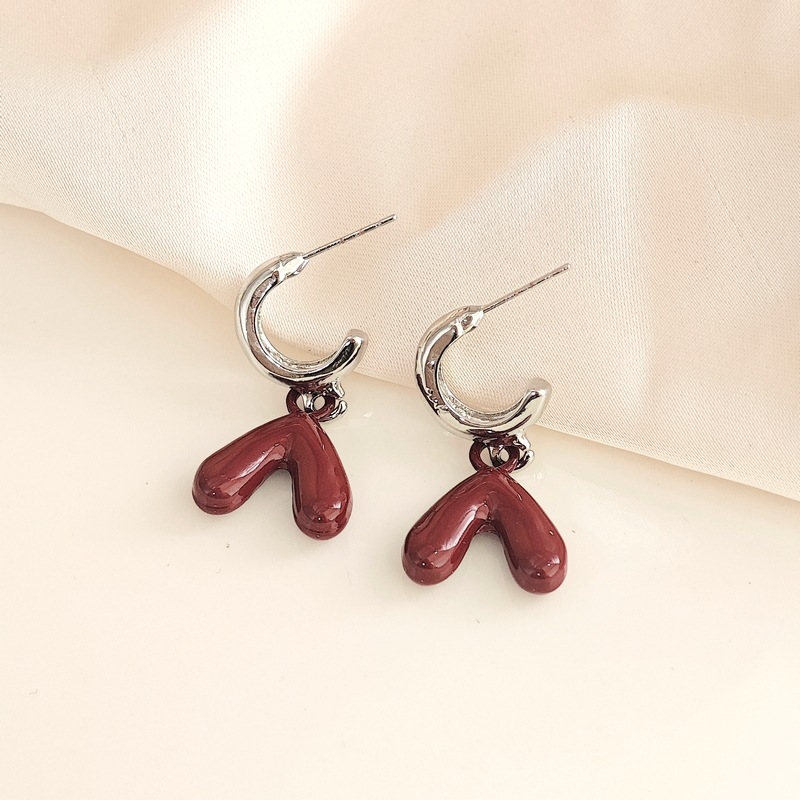 Ankola Red Silver Needle Drop Oil Love Pendientes Pendientes de temperamento simple de moda Pendientes retro de alto nivel de nicho Mujeres